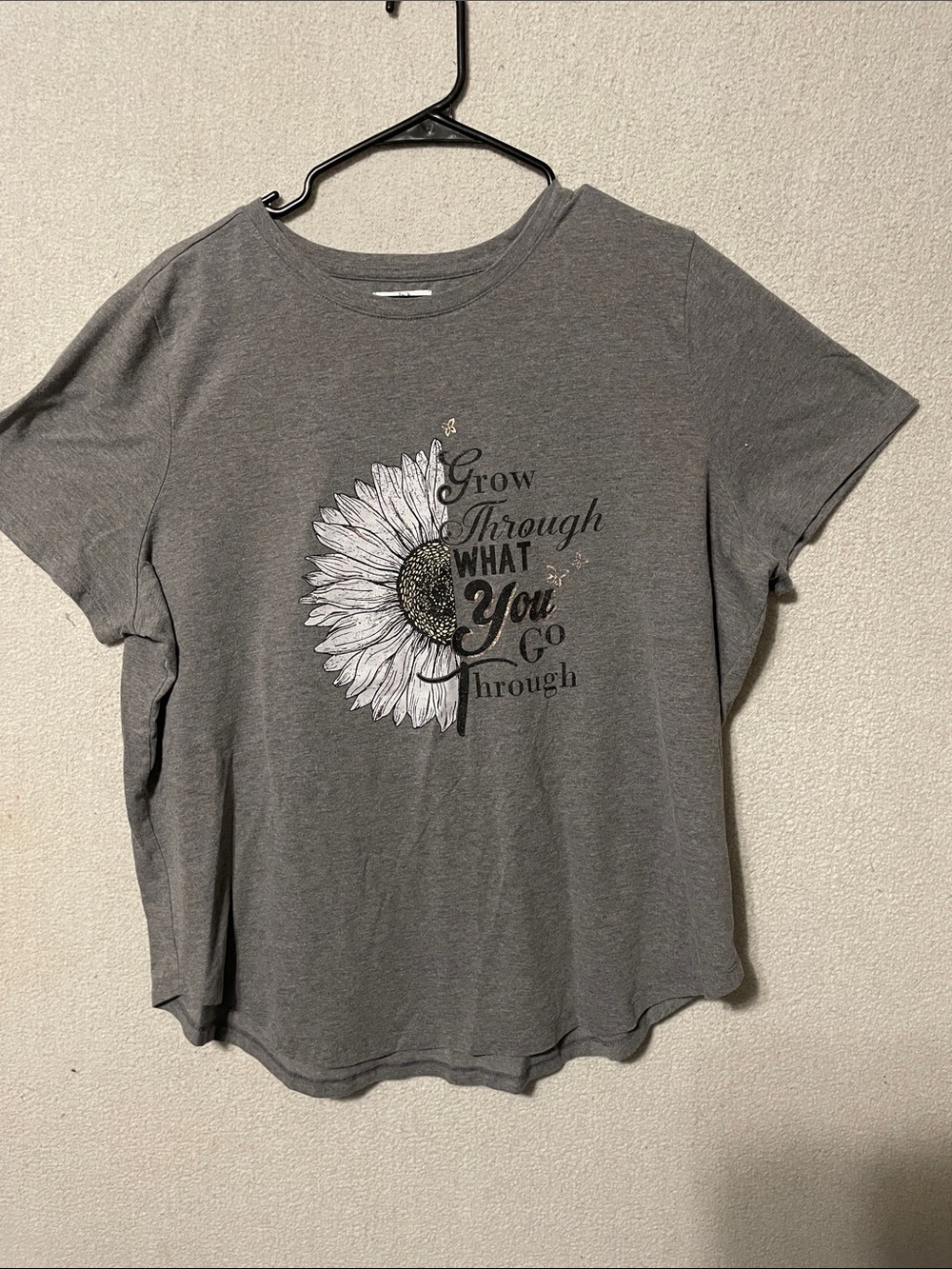 Maurices Gray Short Sleeve Sunflower Graphic Tee